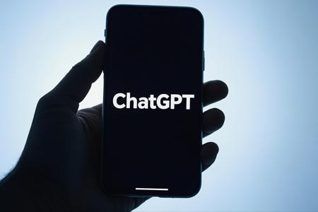 赚麻了！​ChatGPT付费用户激增至2000万​，年化营收增长30%
